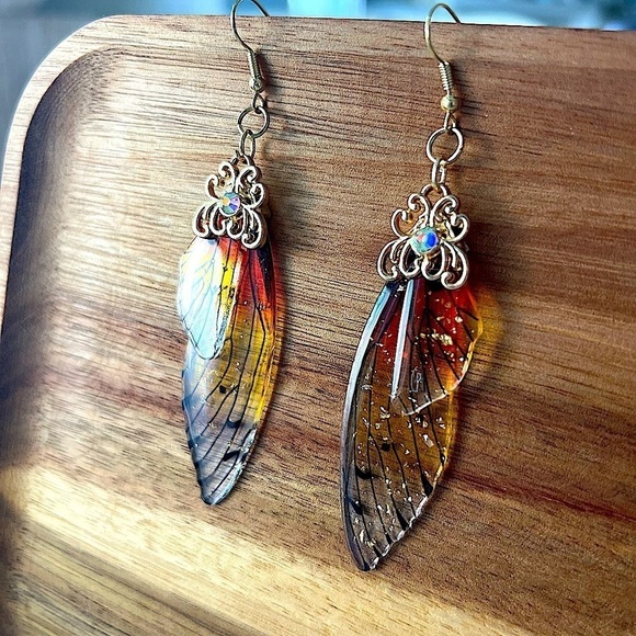 New - Butterfly Dangle Earrings - Picture 2 of 4